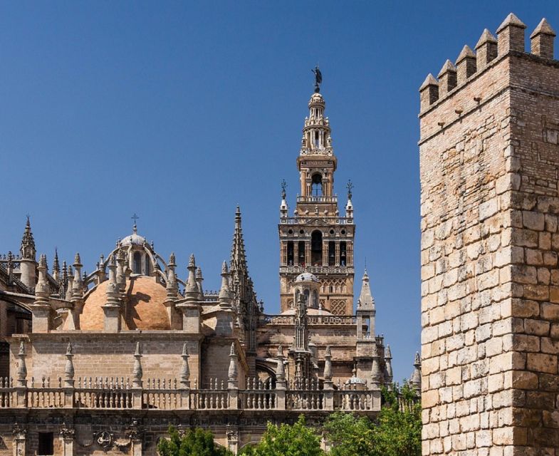 Seville: Cathedral, Giralda & Alcázar Guided Tour - A walk through Seville’s neighborhoods, including the old Jewish quarter