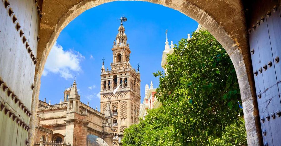 Seville: Cathedral, Giralda, and Alcazar Guided Tour - Key things that make this tour worth your time