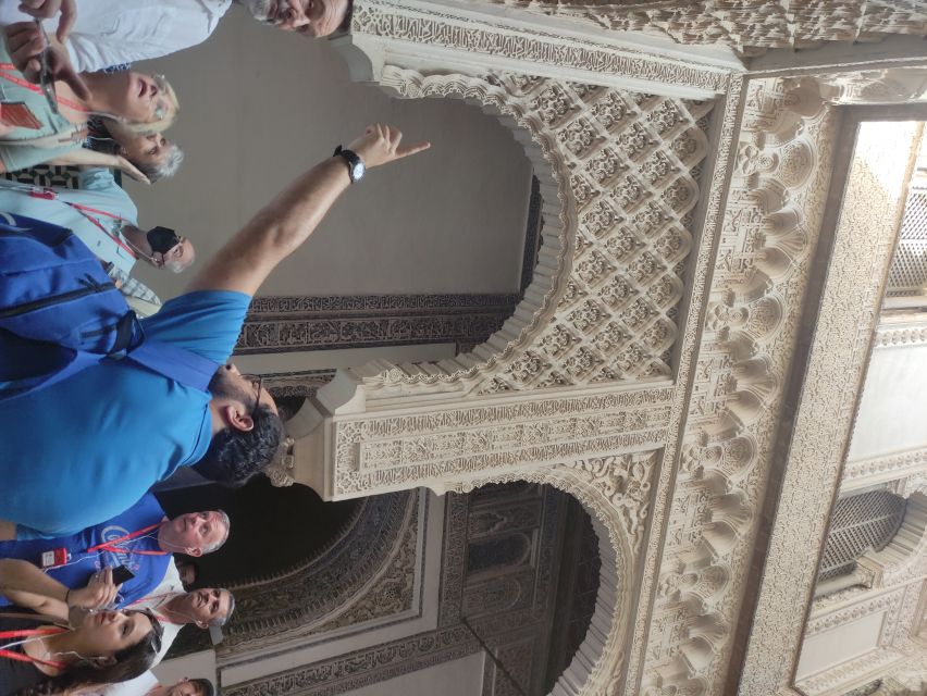 Seville: Cathedral, Giralda, and Alcazar Guided Tour - Guides you can learn from: what the best ones do with big monuments