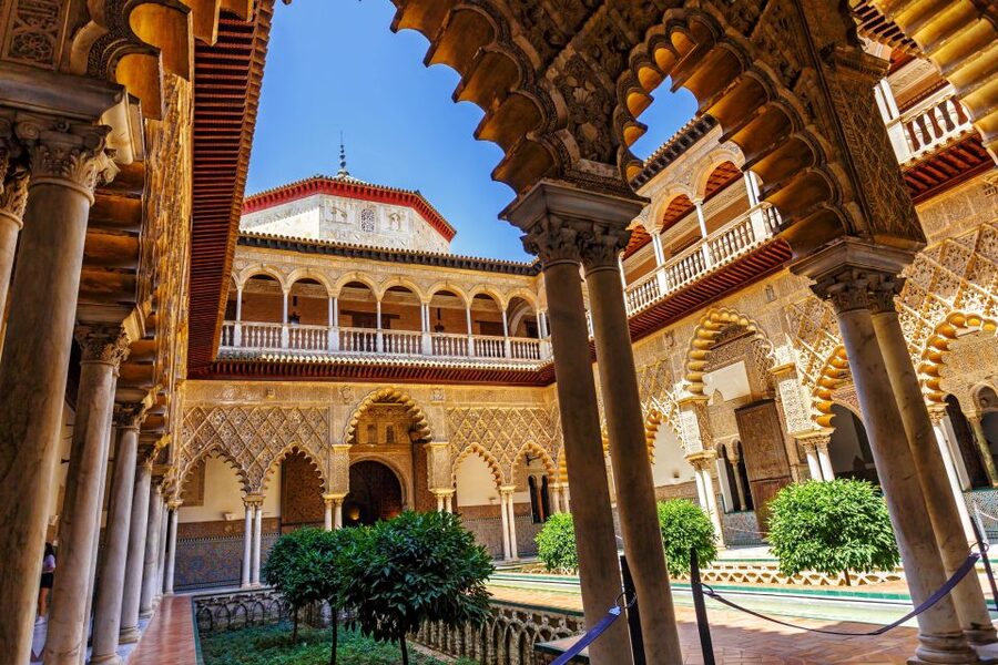 Seville: Cathedral, Giralda, and Alcazar Guided Tour - Meeting point and the skip-the-line advantage at the box office