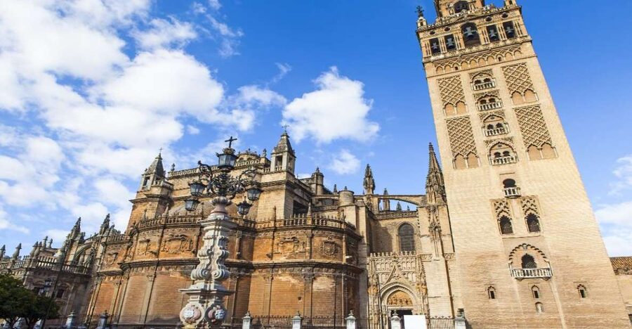 Seville: Cathedral & Giralda Guided Tour with Entry Tickets - Key highlights to plan around