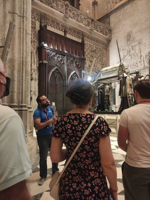 Seville: Cathedral & Giralda Guided Tour with Entry Tickets - Inside Seville Cathedral: Capilla Mayor, Columbus, and the sheer scale