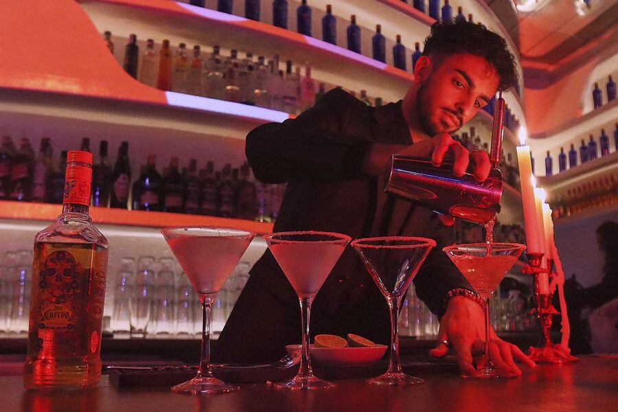 Seville: Flamenco Show Ticket at Tablao Flamenco Las Setas - A quick culture reality check: what you are paying for in flamenco