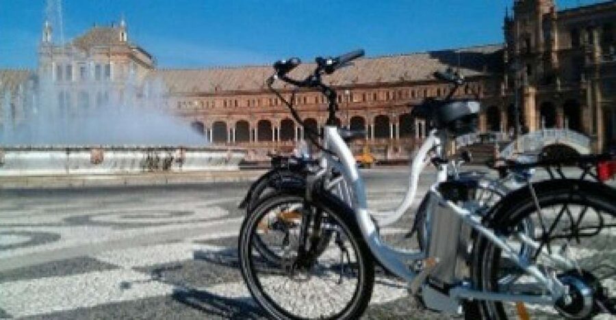 Seville: Guided Tour by Electric Bike - Cathedral of Seville and the Alcázar panoramas: see the stars first