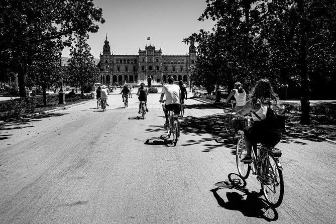 Seville Highlights Bike Tour (English) - Plaza de España and Parque de María Luisa: the 1929 star set