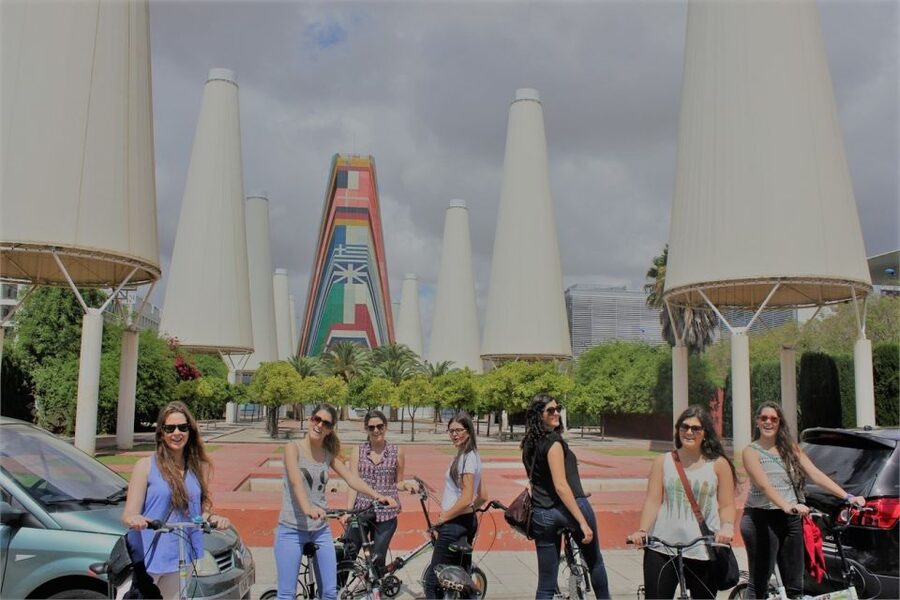 Seville: Highlights Bike Tour with Local Guide - Who this Seville Highlights Bike Tour fits best