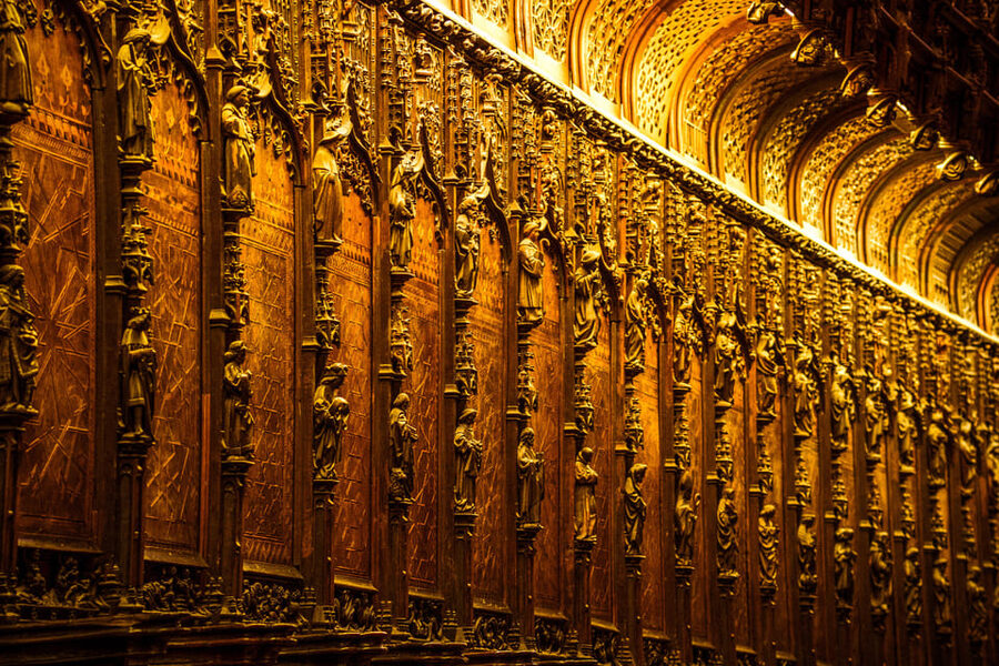 Seville: Priority Access Cathedral, Giralda & Alcázar Tour - Seville Cathedral: Gothic Scale, Chapels, Columbus, and Sacred Quiet