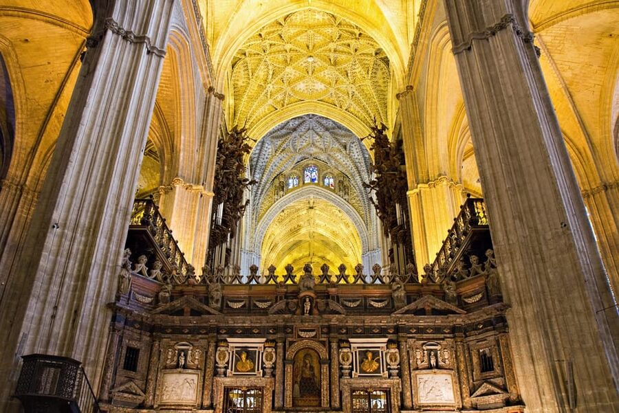 Seville: Priority Access Cathedral & Giralda Tour - Main Sacristy and why Columbus’ tomb is a highlight