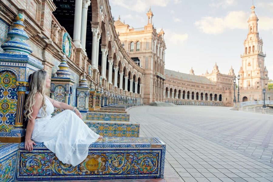 Seville: Professional Photoshoot - Plaza de España portraits, without the chaos