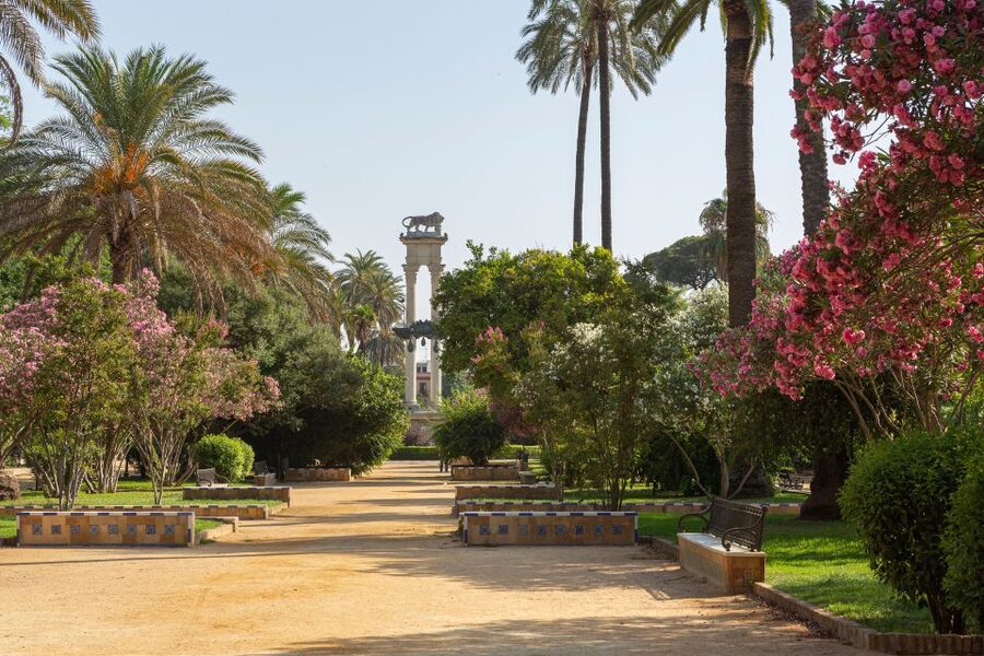 Seville: Relaxing City Bike Tour with a Tour Guide - Why Seville by bike feels easier than it looks
