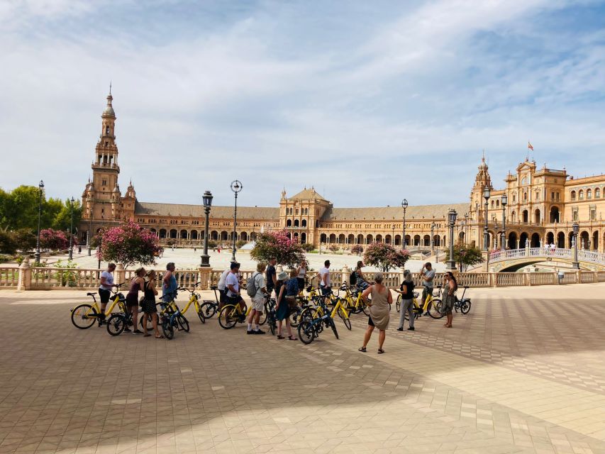 Seville: Relaxing City Bike Tour with a Tour Guide - From Plaza de Santa Cruz 4 to Barrio Santa Cruz: the start that sets the tone