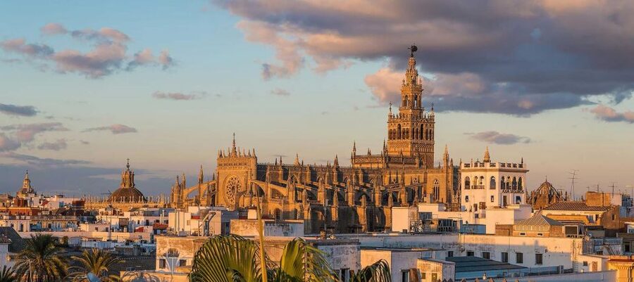 Seville: Royal Alcazar, Cathedral, and Giralda Tower Tour - Giralda ramps: climbing 34 turns for city views