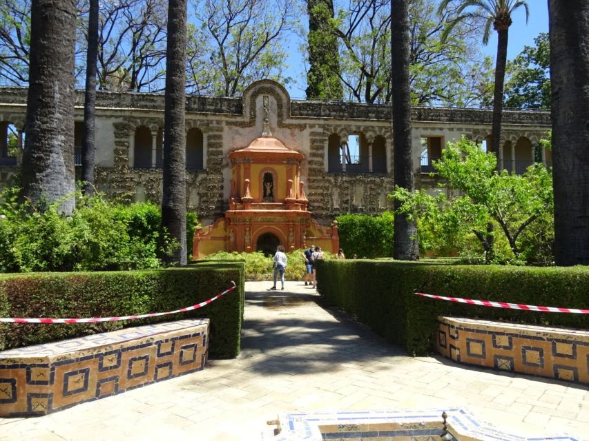 Seville: Small-Group Alcázar Guided Tour & Entry Ticket - What the first stop does for your whole visit