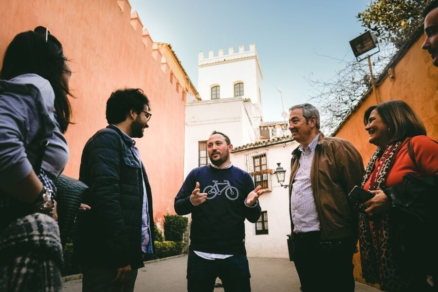 Seville: Small-Group Jewish Quarter Discovery Walking Tour - Plaza de Doña Elvira and Callejón del Agua: where anecdotes stick