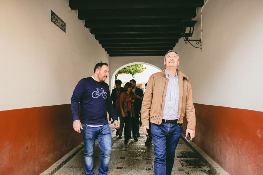 Seville: Small-Group Jewish Quarter Discovery Walking Tour - How the small-group format keeps questions real