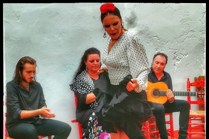 Skip the Line: Tablao Flamenco Pura Esencia Ticket - Drinks: included welcome vs. what to buy