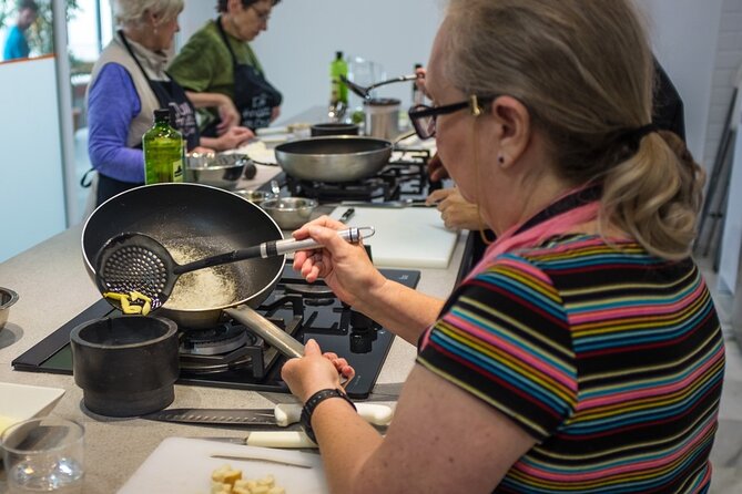 Spanish Cooking Class & Triana Market Tour in Sevilla - Logistics in Seville: The One Thing to Get Right