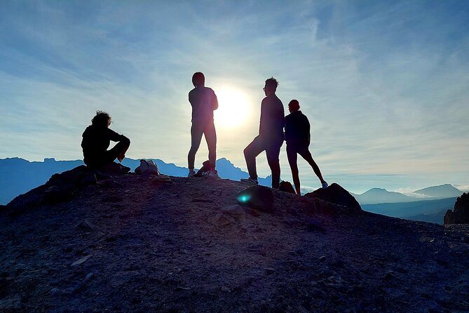 Sunset & Stargazing Experience From Teide - Group size, pickup loops, and the timing that can test your patience