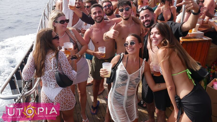 Tenerife: Boat Party with Open Bar and DJs - The DJ show: house, garage, R&B, and current hits