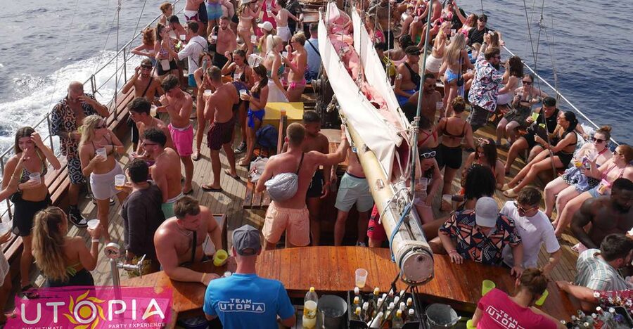 Tenerife: Boat Party with Open Bar and DJs - Unlimited open bar on Tenerife waters: what $106 actually buys
