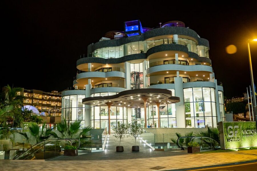 Tenerife: Scandal Dinner Show Entry Ticket and 5-Course Meal - Price and value in plain terms