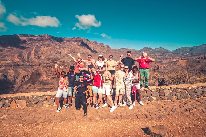 The Red Canyon Tour - Small Group Trip with Local Food Tasting ツ - Pickup Timing, Small-Group Transport, and How the Day Actually Starts