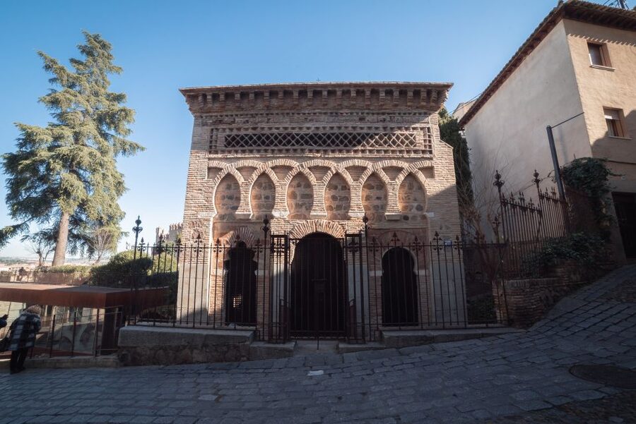 Toledo: Guided Monument Walking Tour with Wristband Pass - Monastery of San Juan de los Reyes: Spanish-Flemish Gothic plus royal drama