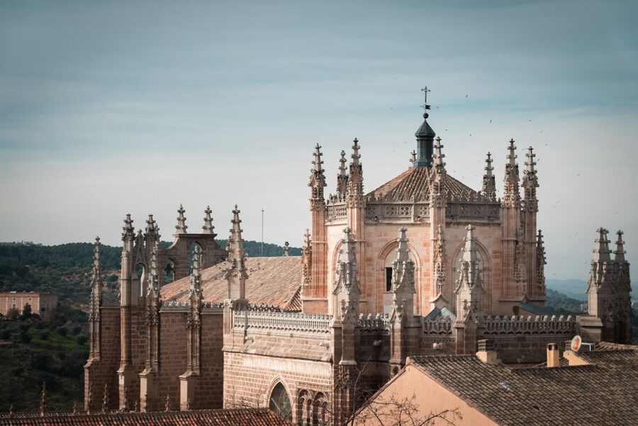 Toledo: Guided Monument Walking Tour with Wristband Pass - The wristband: turning a 3-hour tour into a full-day Toledo plan