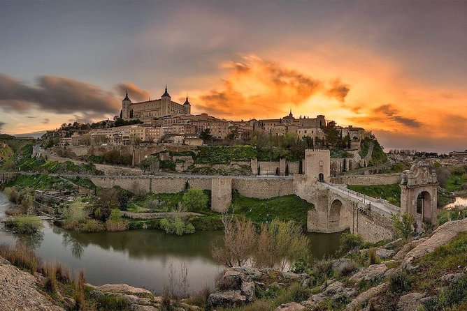 Toledo Half Day Tour with Cathedral, St Tome Church & Synagoge - Santa María la Blanca Synagogue: layers of religion, politics, and memory