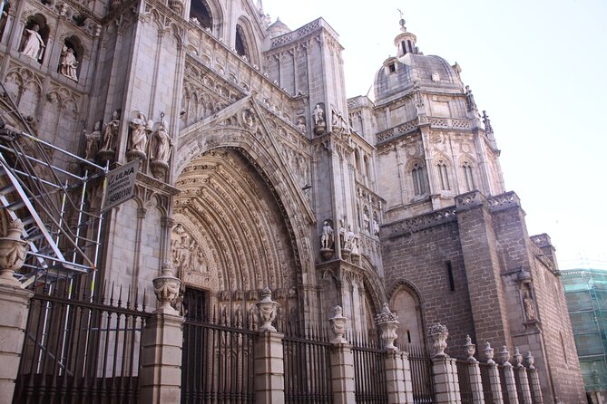 Toledo Half Day Tour with Cathedral, St Tome Church & Synagoge - Walking pace, hills, and the bilingual timing reality