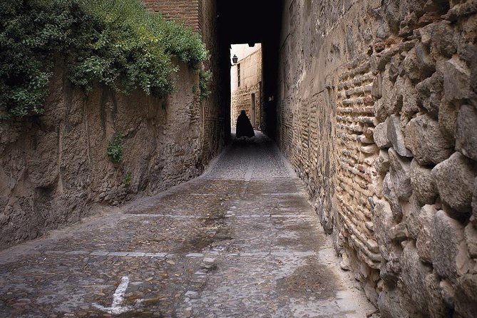 Toledo Tour from Madrid: Cathedral, Synagogue & St. Tome's Church - Toledo’s wall and gates: the story behind the hill