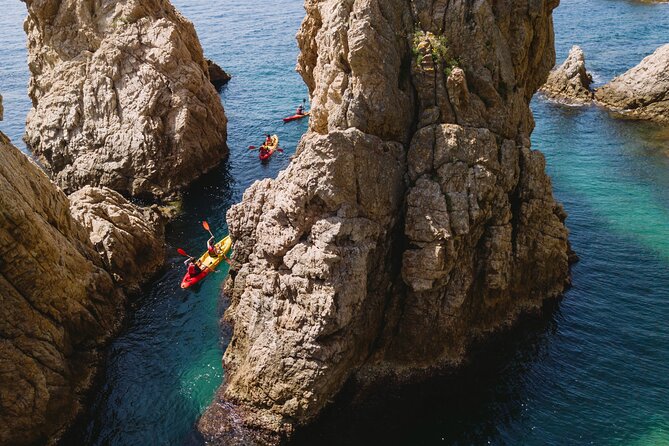 Tossa de Mar: Kayak & Snorkel Tour with Paella from Barcelona - The paella-style lunch break in Tossa de Mar, not a rushed meal
