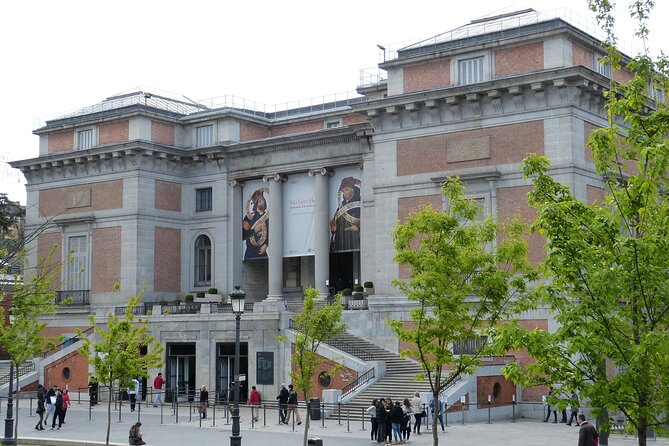 Tour 'Best of Prado Museum' (Skip the line ticket. 7 people max.) - How the guide turns looking into learning