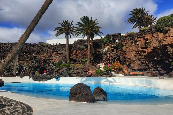 Tour to Timanfaya, Jameos del Agua, Cueva de los Verdes and viewpoint from the cliff - Mirador de Guinate and Haría valley: green views against volcanic reality