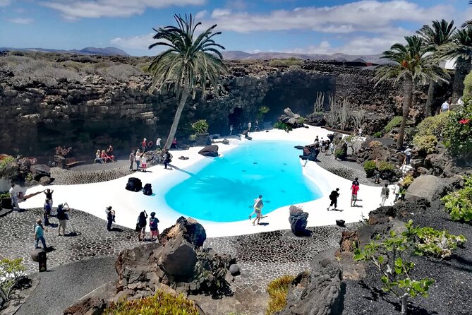 Tour to Timanfaya, Jameos del Agua, Cueva de los Verdes and viewpoint from the cliff - Monument to the Campesino and La Geria: culture, farming, and a quick wine taste