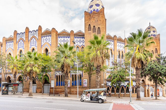 Tour Welcome Barcelona with Local Guide in Eco Tuk Tuk Private - Sagrada Família and Gaudí’s Core Trio, the Fast Way to Get Oriented