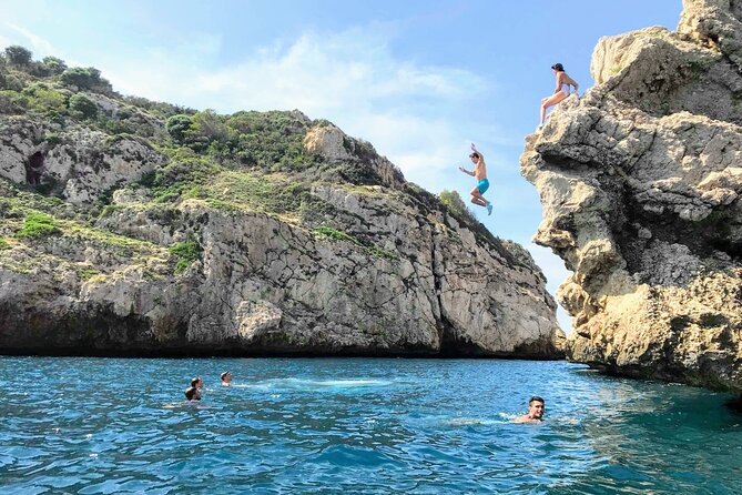 Uncharted Marine Reserve Cave, Snorkel & Cliff Jumping Kayak Tour - The kayaking reality: effort, pacing, and why timing can feel intense