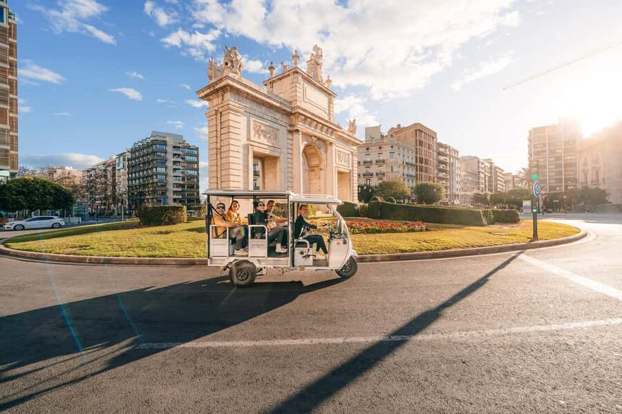 Valencia: 2-hour City Highlights Guided Tour by Tuk Tuk - The Marina and Neighborhood Look: La Marina to the Water