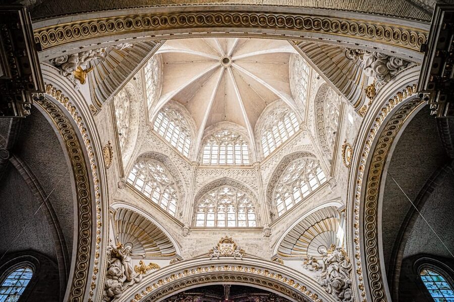 Valencia: Cathedral, St Nicholas, and Lonja de la Seda Tour - Lonja de la Seda UNESCO: how commerce shaped the city
