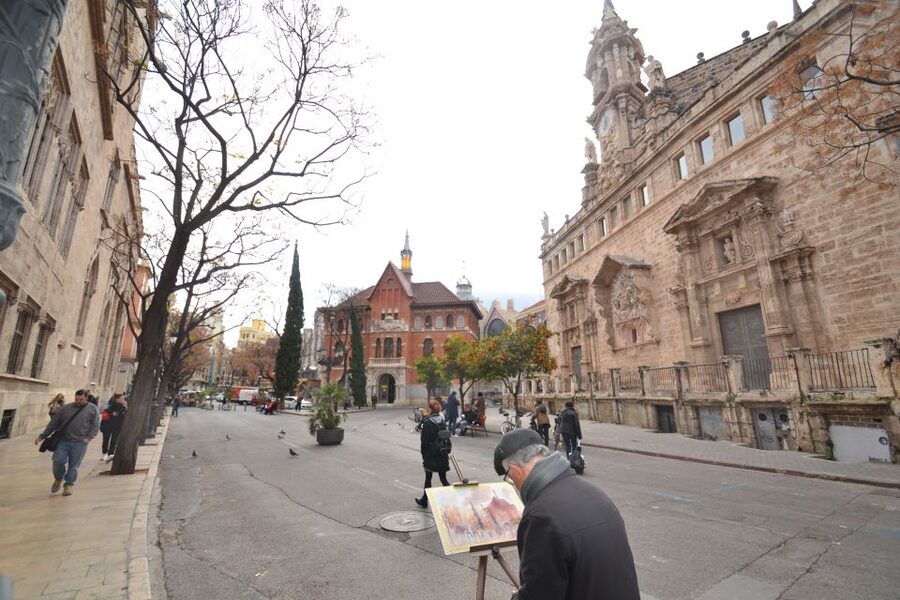 Valencia: Cathedral, St Nicholas, and Lonja de la Seda Tour - The squares that make Valencia feel like Valencia