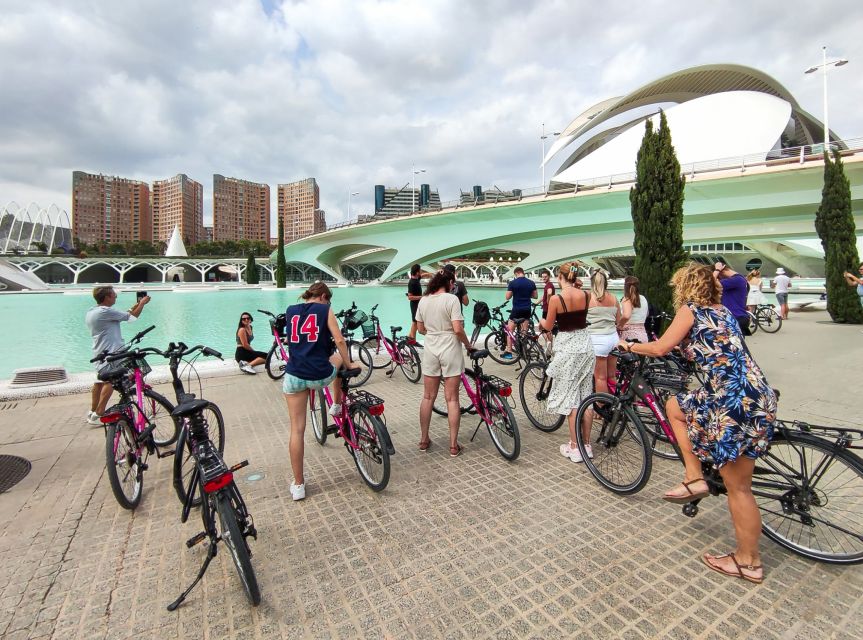 Valencia: City Highlights Guided Bike Tour - City of Arts and Sciences: modern architecture by Calatrava, plus photo moments