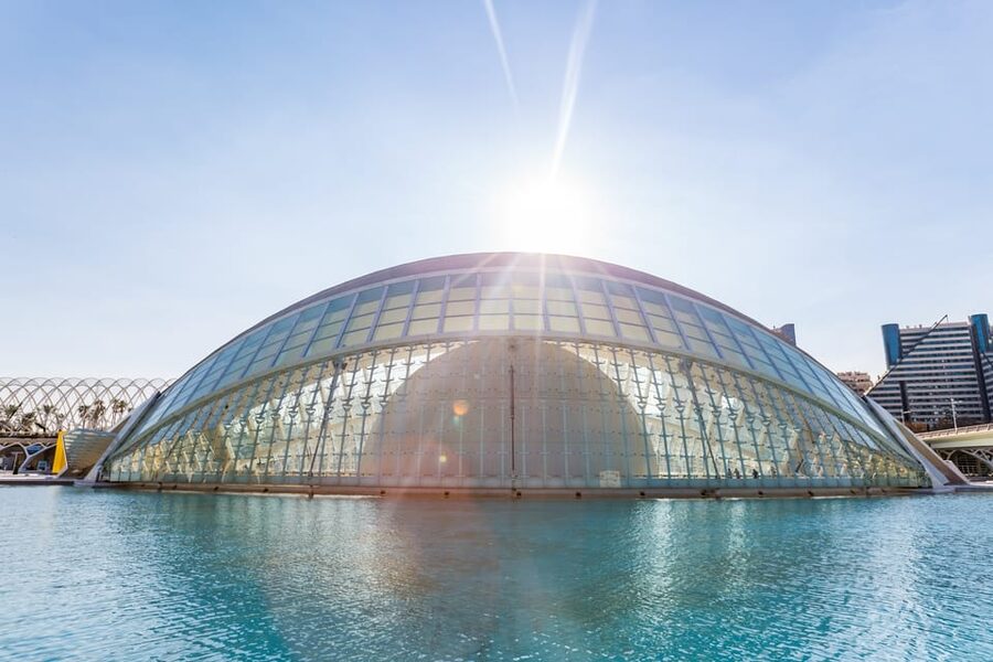 Valencia: City of Arts and Science 3D Movie at Hemisfèric - Why the Hemisfèric dome is a smart Valencia stop