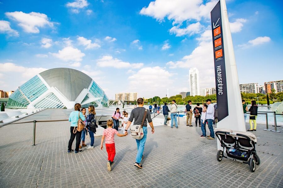 Valencia: City of Arts and Science 3D Movie at Hemisfèric - What happens once you enter the theatre and take your seat