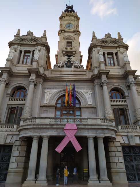 Valencia: City Walking Tour with Top Attractions - ITALIAN - Valencia Cathedral and Micalet: iconic views, no ticket line time