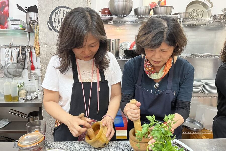 Valencia: Evening Guided Paella Workshop, Tapas, and Drinks - The Hands-On Cooking Part, Step by Step