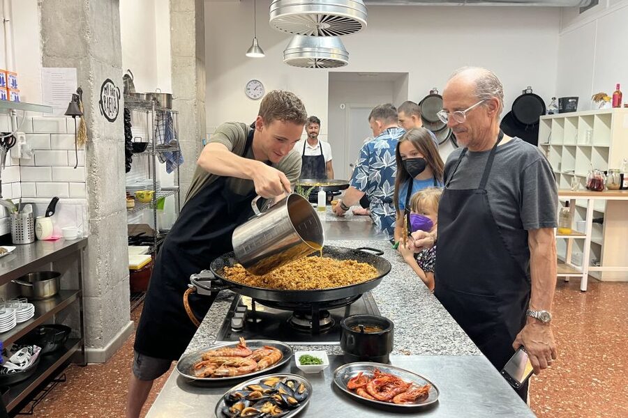 Valencia: Evening Guided Paella Workshop, Tapas, and Drinks - Who Should Book This Paella Workshop