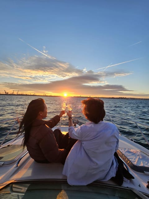 Valencia: Exclusive Sunset Cruise with Drink - Malvarrosa Beach Departure: The One-Hour Sunset Plan