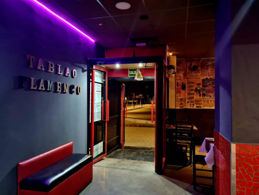 Valencia: Flamenco at Toro y La Luna with optional Dinner - The one-and-a-half-hour flamenco show: seven artists doing the real work