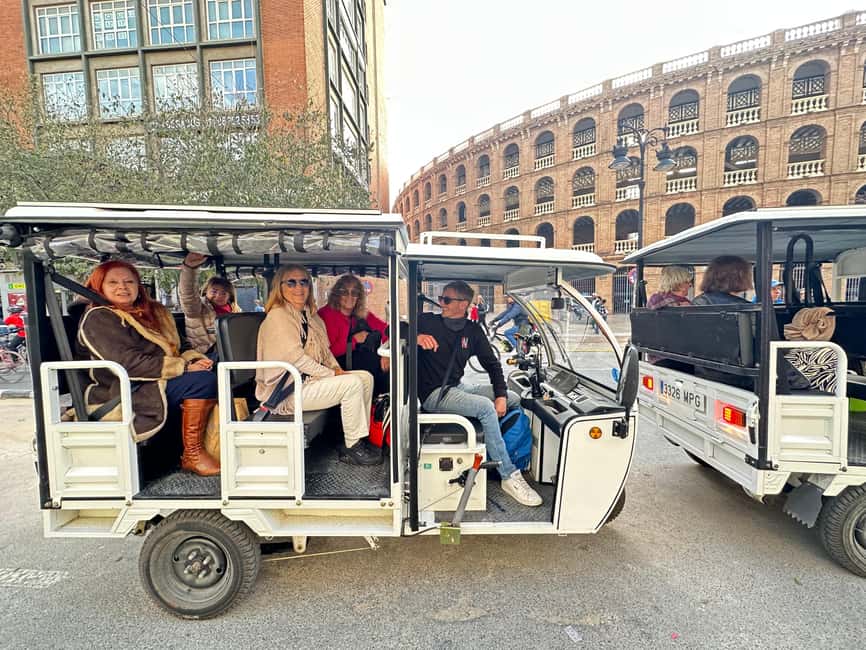 Valencia: Full 2-Hour Tuk Tuk Tour - La Marina de Valencia and the port shift from work to leisure