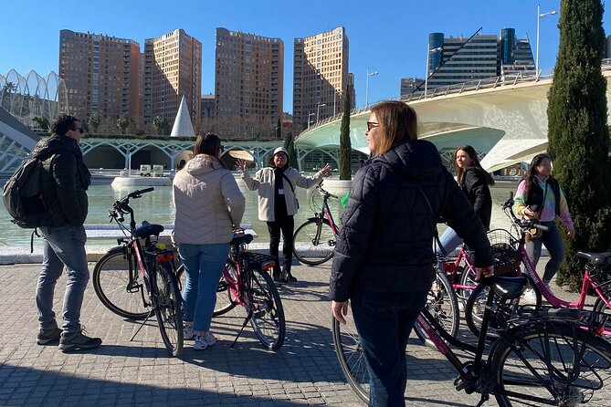 Valencia Highlights Bike Tour - The Real Star: Riding 9 km Through Turia Park